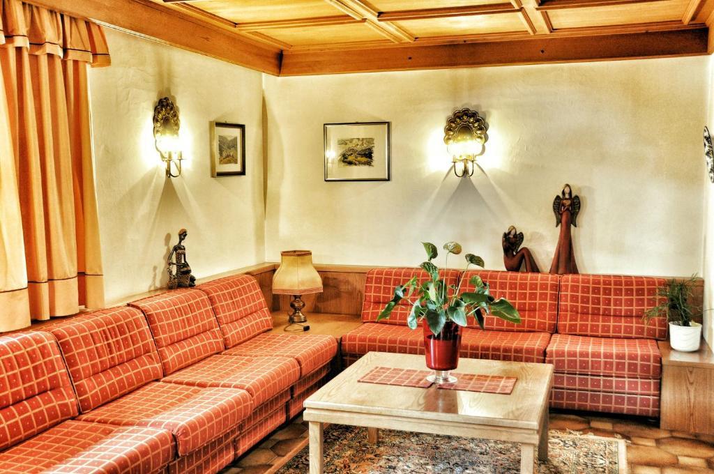 Hotel Panorama Garni Ingrid Dobbiaco Exterior foto