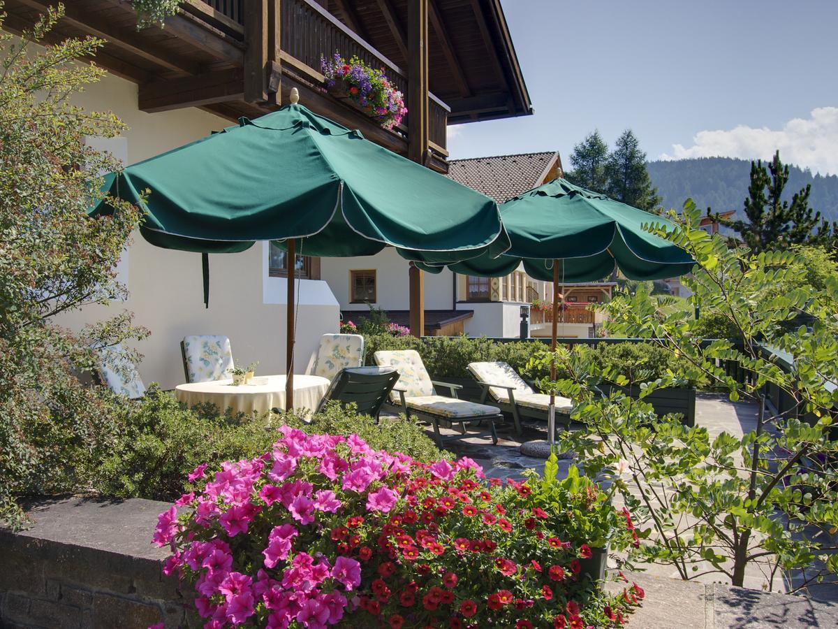 Hotel Panorama Garni Ingrid Dobbiaco Exterior foto